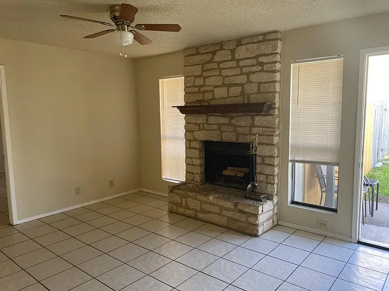 110 Verna Spur #A — Photo 8