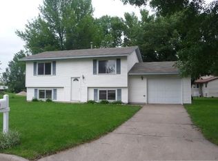 704 10th Ave NW, Waseca, MN 56093