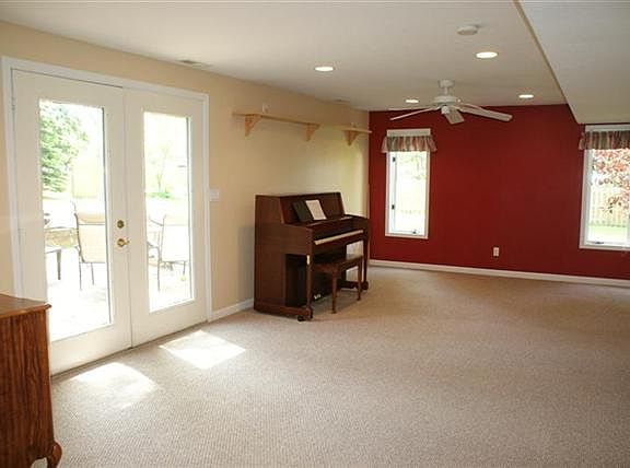 3rd image of 628 Juanita Ave