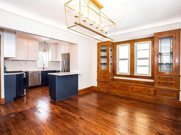 3rd image of 2040 Elbur Ave