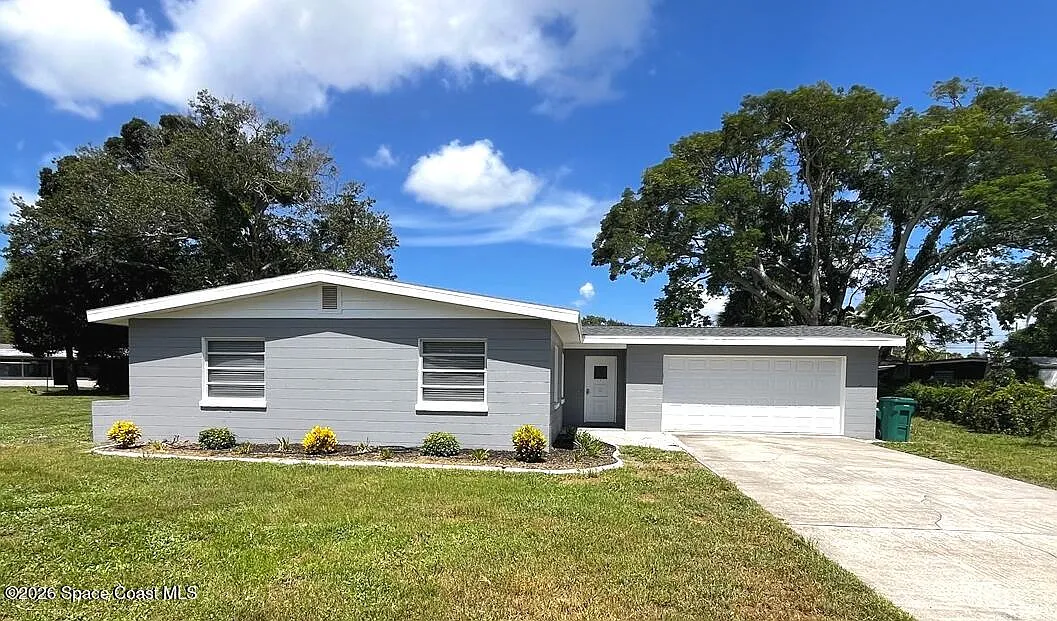 3 bed, 2.0 bath, 1438 sqft, $2,250 — Photo 1
