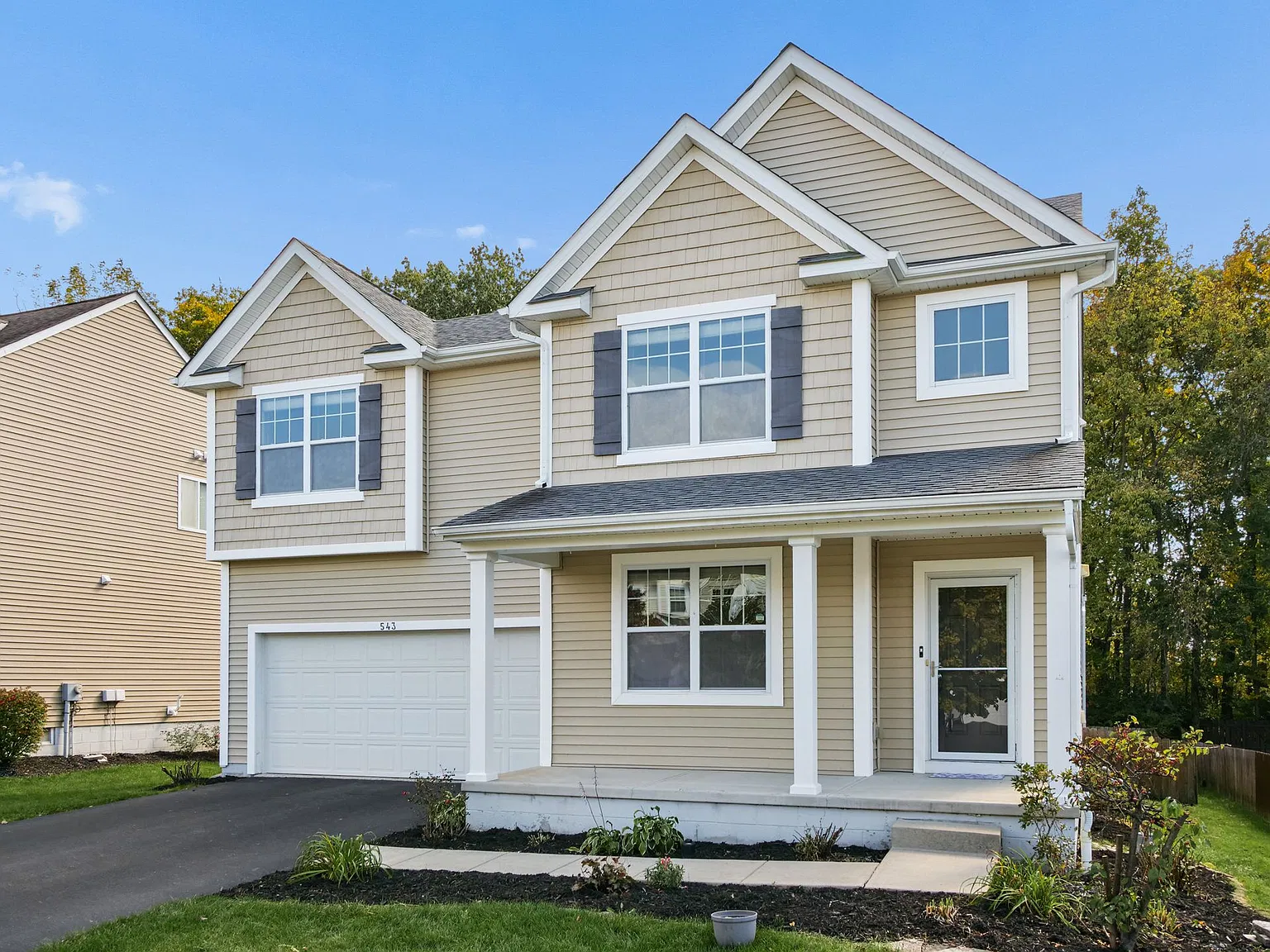 4 bed, 2.5 bath, 2400 sqft, $2,699 — Photo 4
