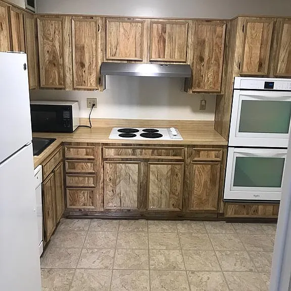 8350 Greensboro Dr #402 — Photo 3