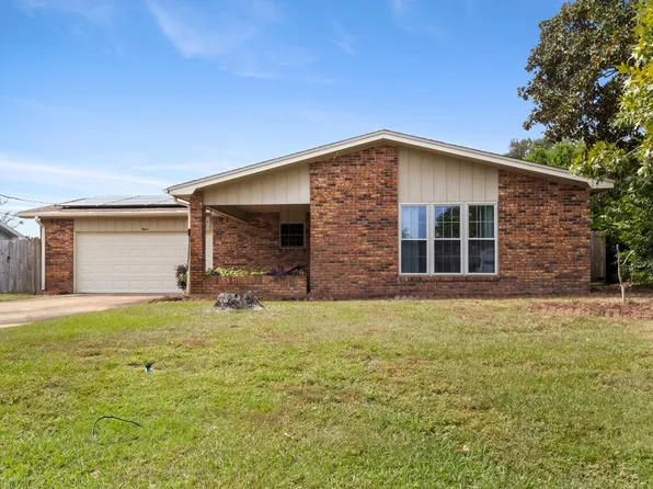 15 W Casa Loma Dr, Mary Esther, FL 32569