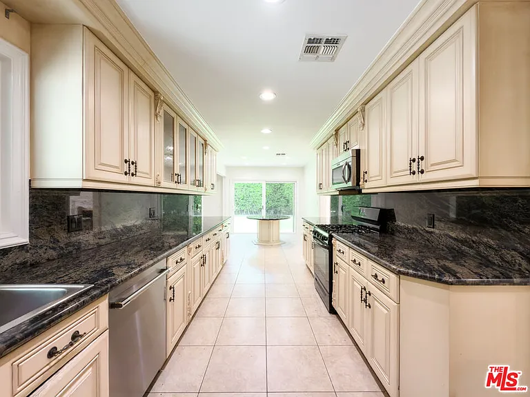 1094 Garden Ln — Photo 54
