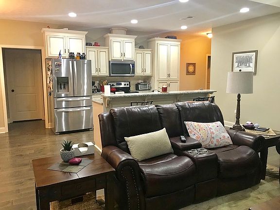 3rd image of 558 Lee Road 636