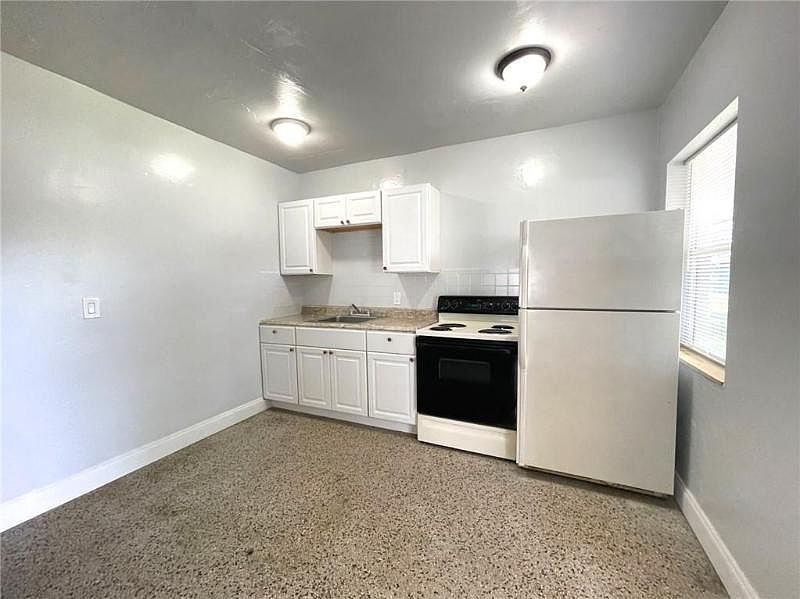 2nd image of 1060 SW 28th St