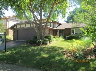 5735 Raintree Ln, Westmont, IL 60559