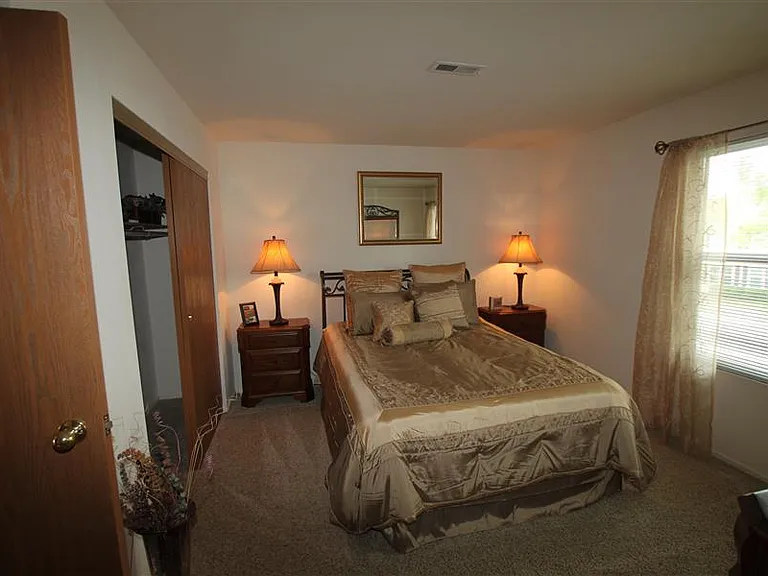 Eaglerock Village Apartments — Photo 37