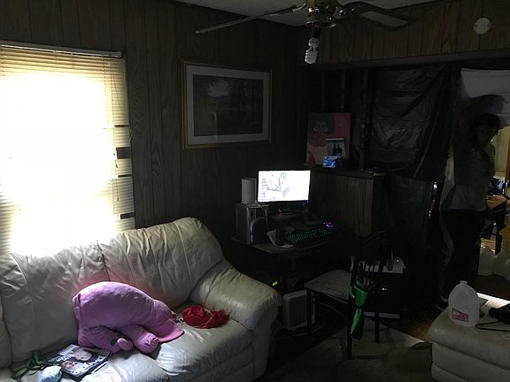 4th image of 2210 Denver Ave