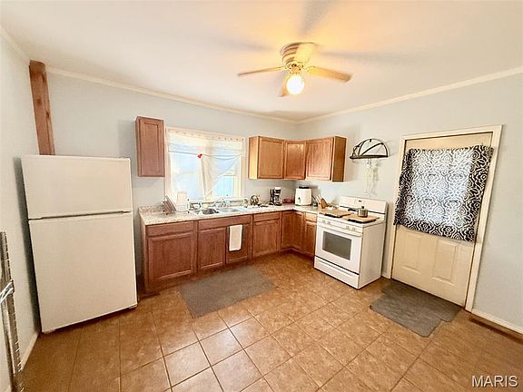 4th image of 724 Oak St