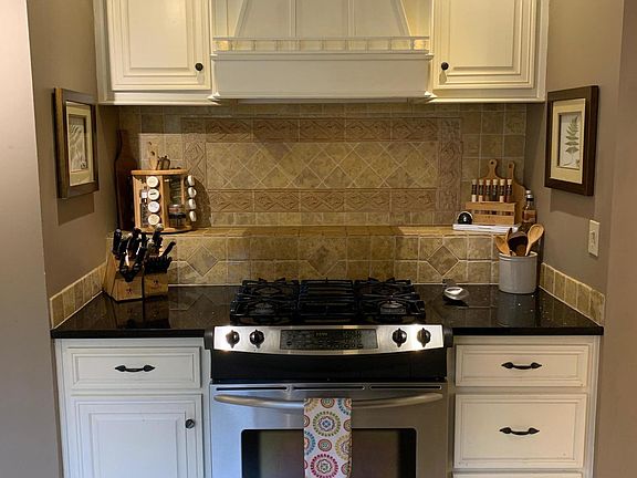 5th image of 586 Inglewood Pl