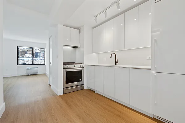 Rented by Greystar | media 7