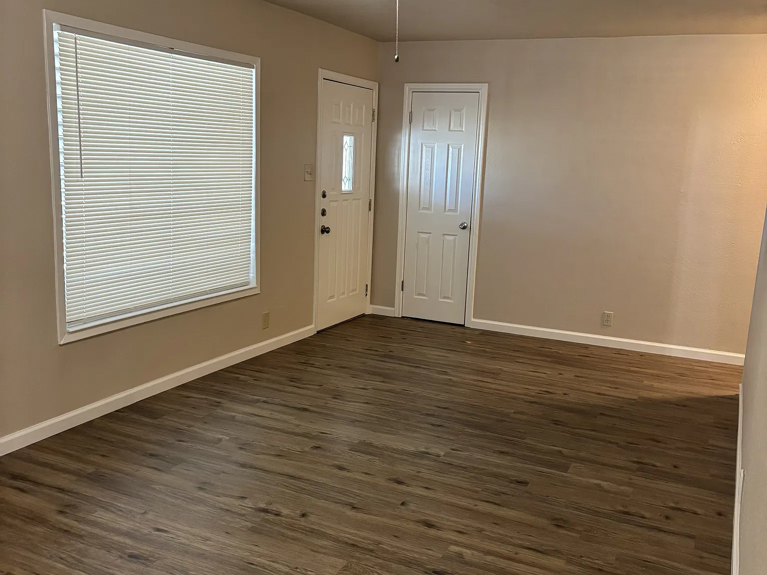 4 bed, 1266 sqft, $1,800 — Photo 2