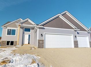 3948 Stone Point Dr NE, Rochester, MN 55906