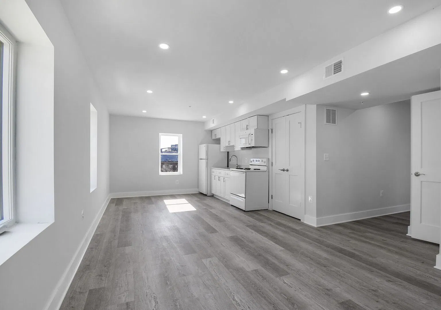 1520 Holbrook — Photo 1