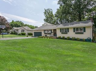 14 Mayfair Rd, Holmdel, NJ 07733