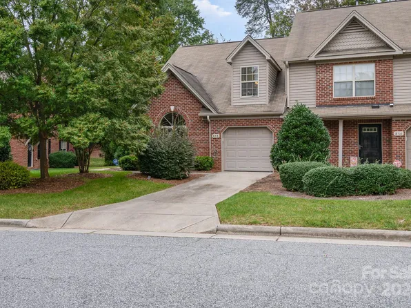 838 Jarman Dr, Jamestown, NC 27282