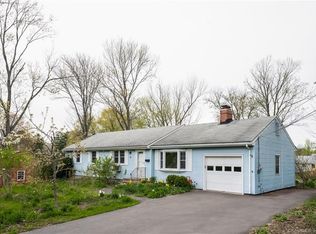 17 Newport Dr, Bloomfield, CT 06002