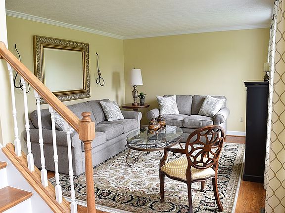 4th image of 182 Labelle Dr