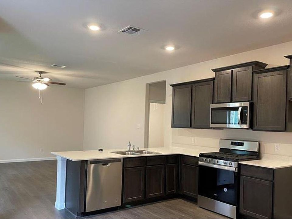 1st image of 3957 Oak Creek Cir