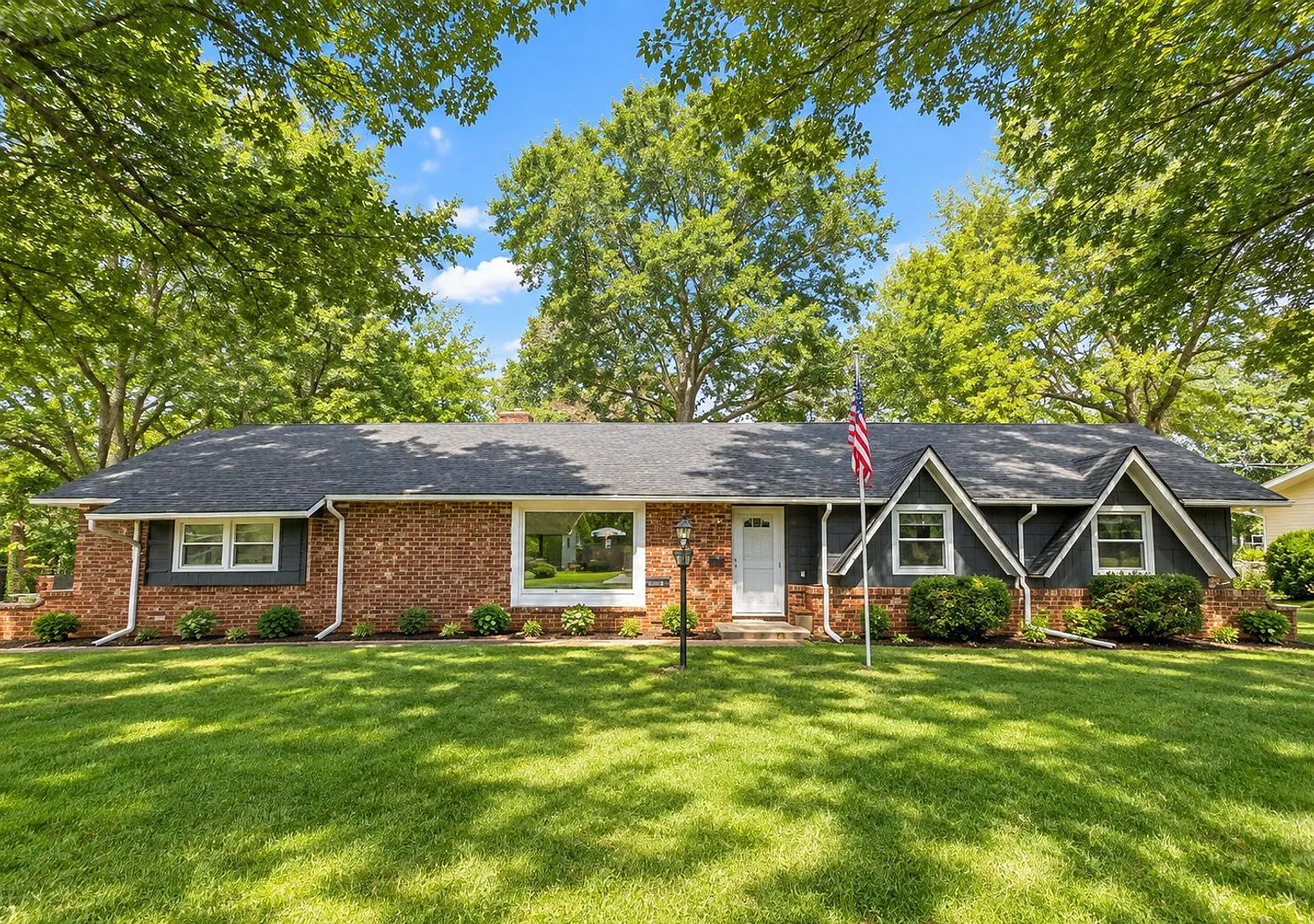 3 Bedroom | 2 Bath | 2 Car Garage | Pets Welcomed! — Photo 1