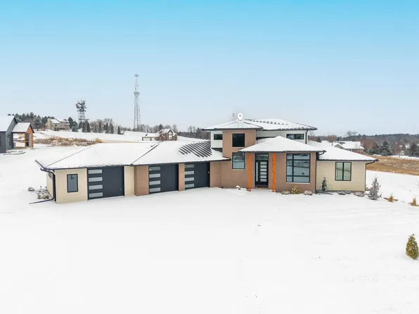 W8251 Hackberry Hills Rd, Hortonville, WI 54944