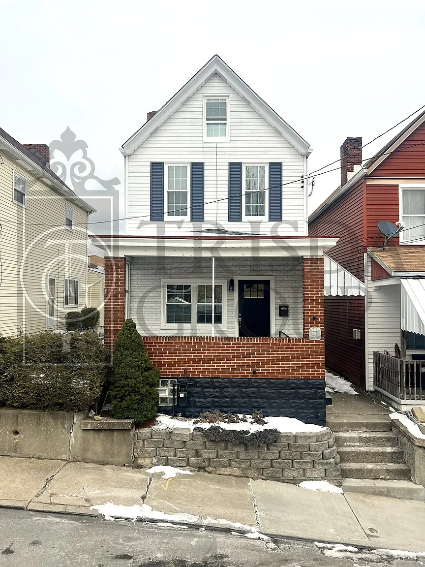 231 Albert St photo 1