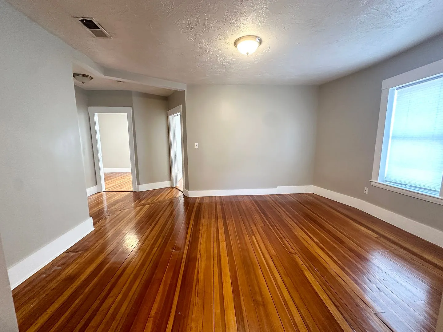 2 Bedrooms | 1 Bathroom | Assigned Parking — Photo 4