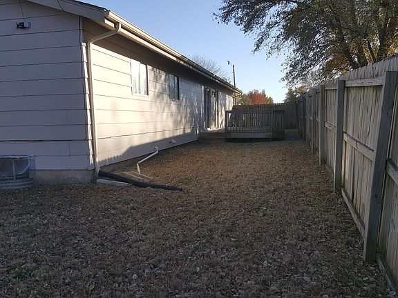 4th image of 318 E Deer Creek Dr