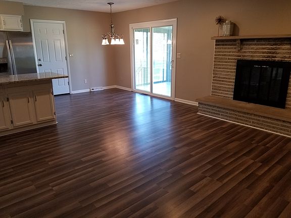 WB fireplace/huge family rm