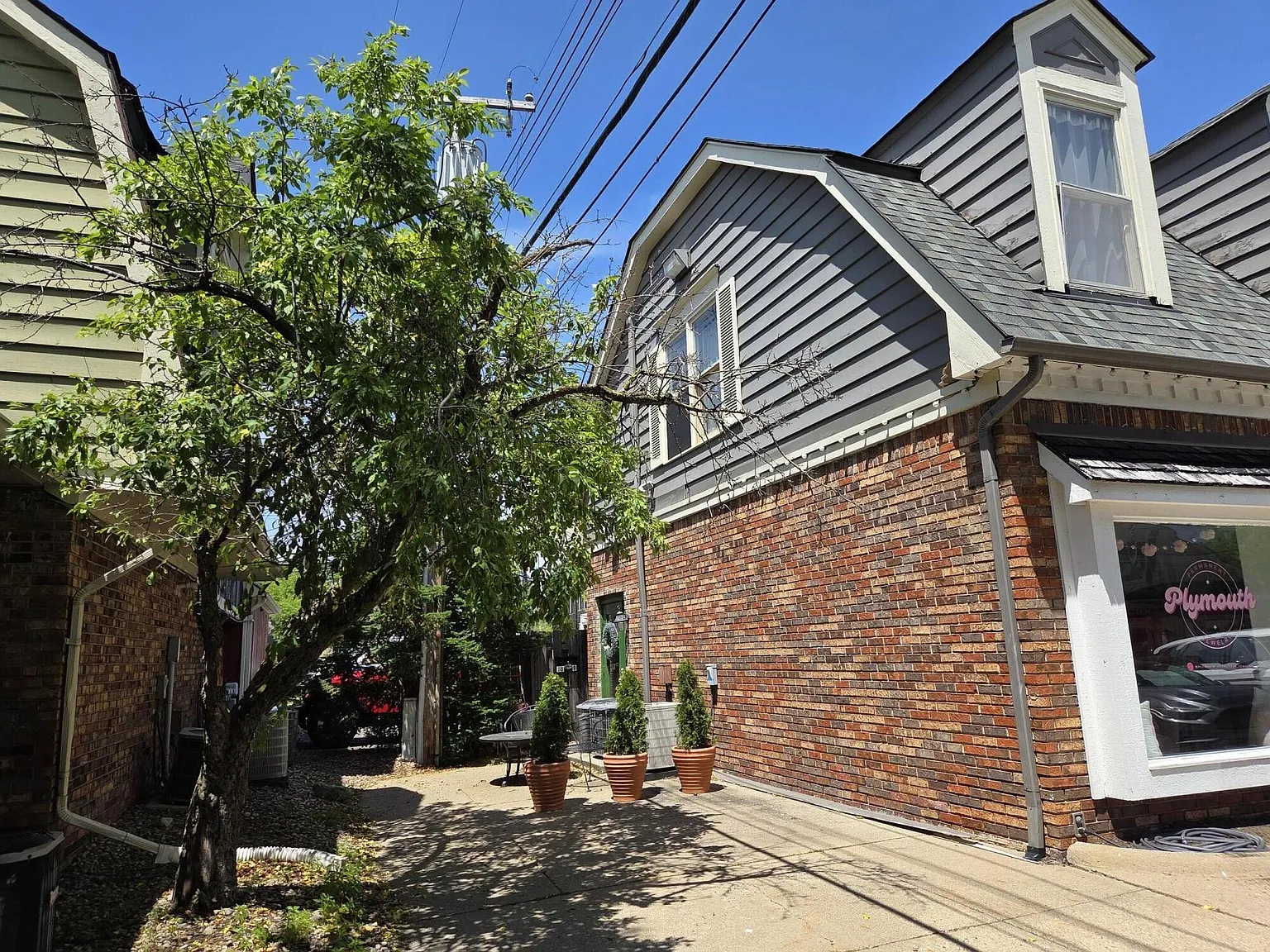1 bed, 1.0 bath, 700 sqft, $1,300 — Photo 2