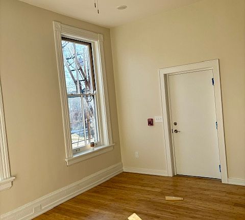 2nd image of 1634 Hewitt Ave #3