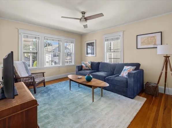 74 Selwyn St #2, Roslindale, MA 02131