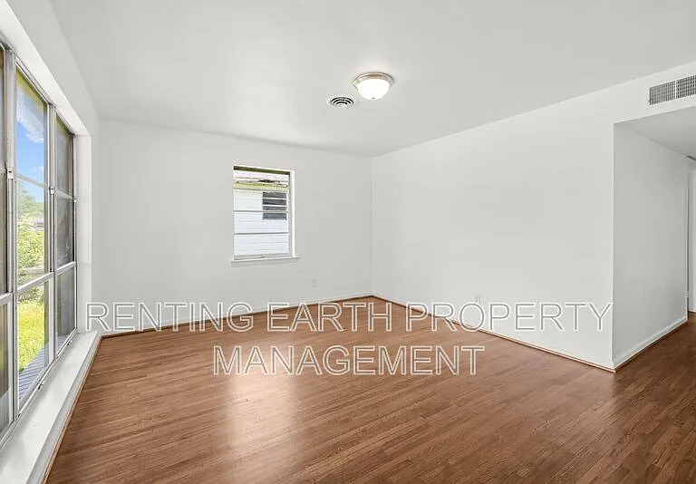 6109 Blocton Ave — Photo 10