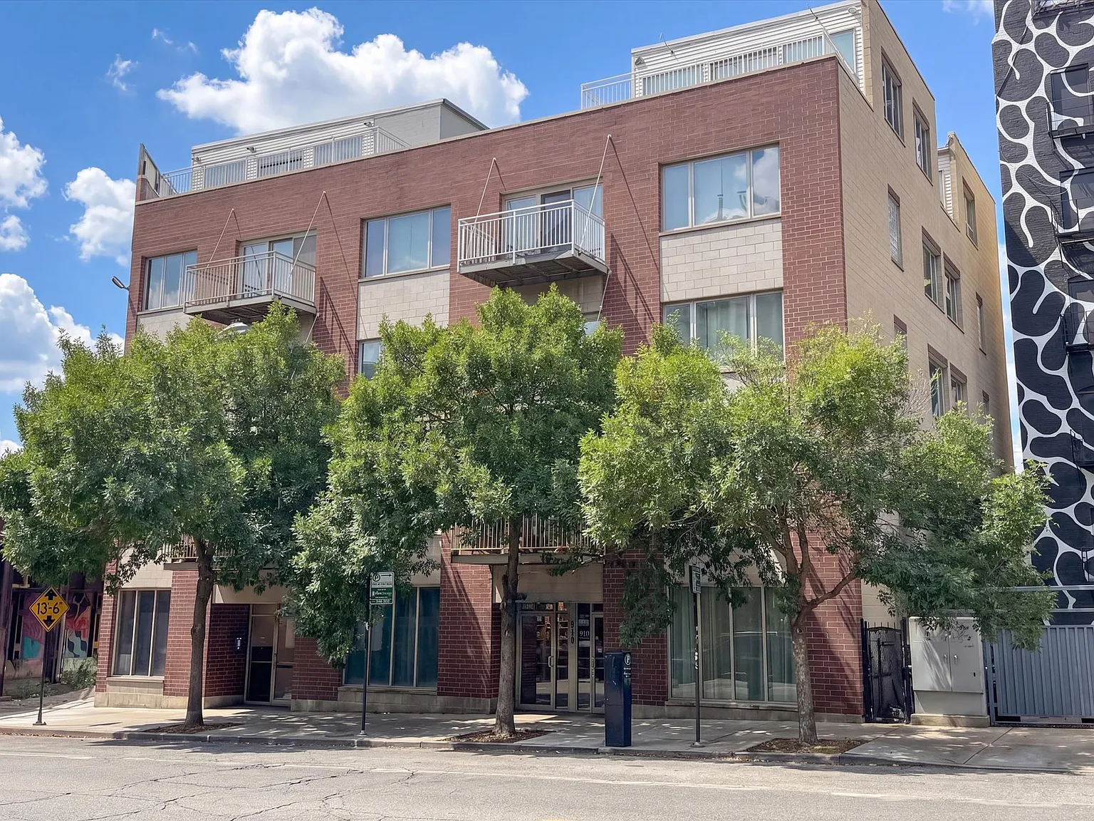 2 bed, 1800 sqft, $4,000 — Photo 1