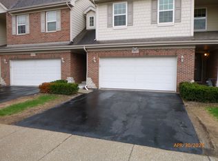 10S451 Carrington Cir, Burr Ridge, IL 60527