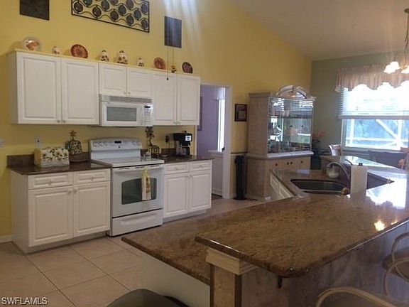 3rd image of 2719 SW 48th Ter