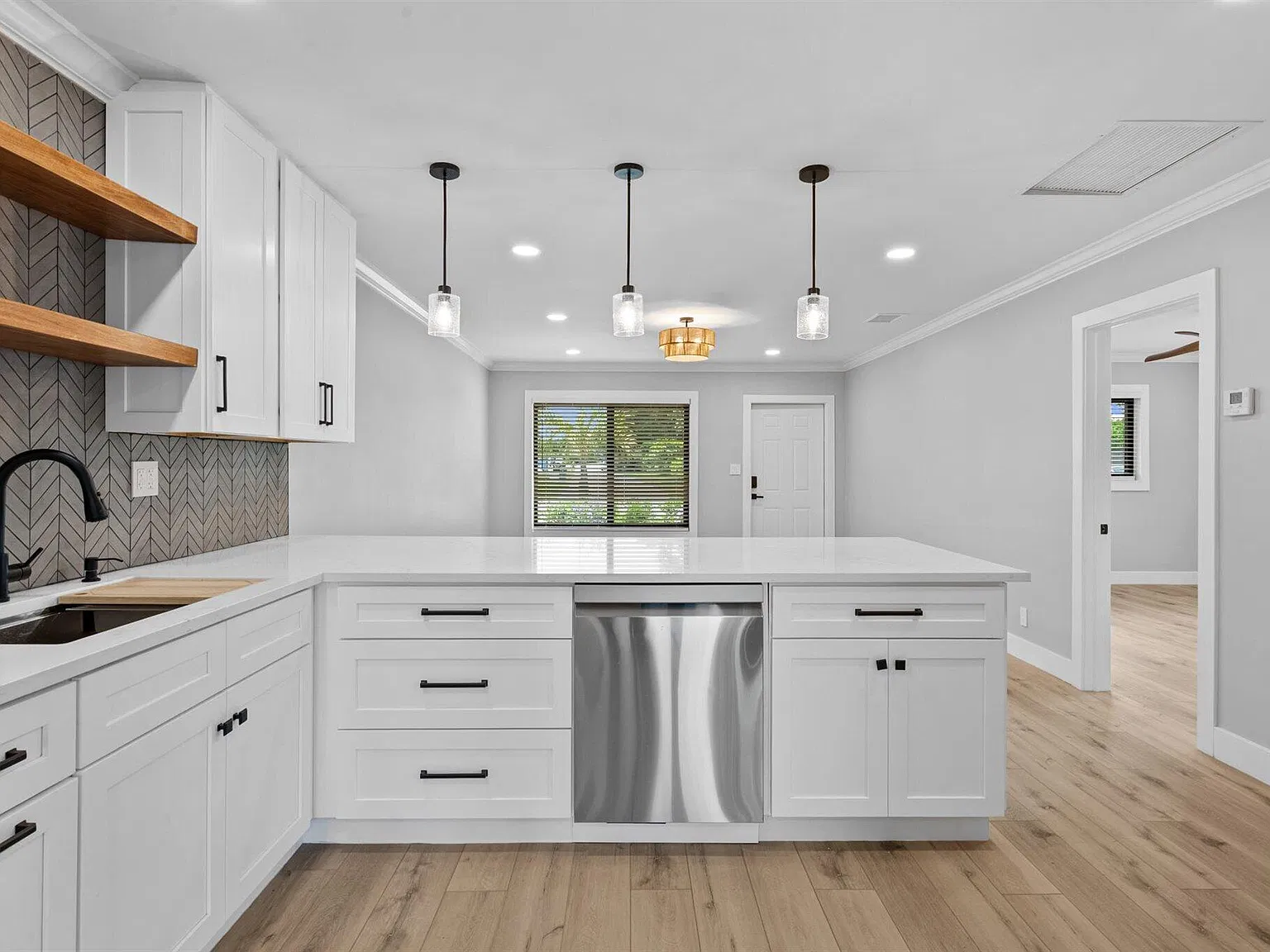 2 bed, 2.0 bath, 1600 sqft, $3,795 — Photo 3