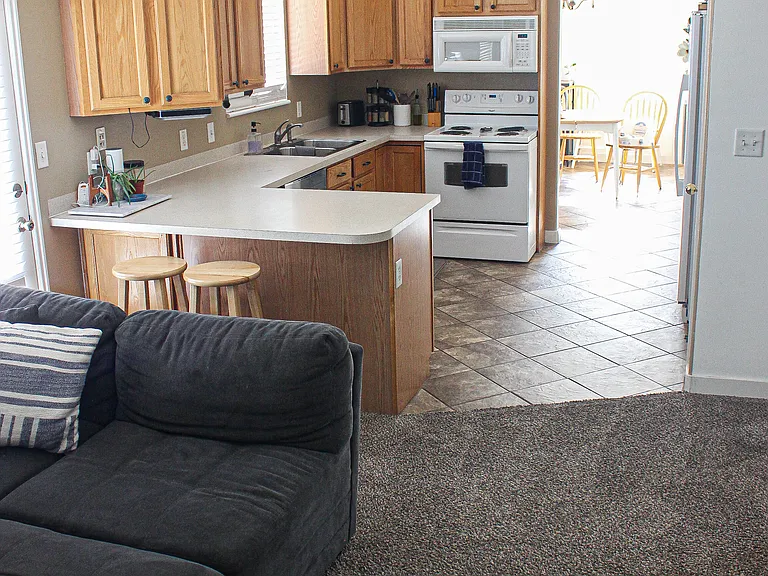 376 W Plum Pl — Photo 3
