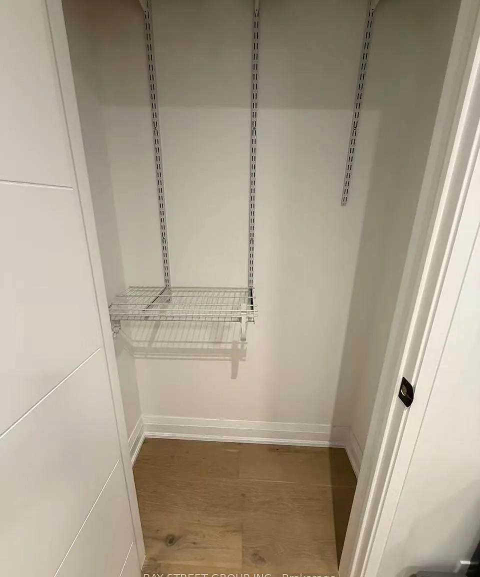 2 bed, $1,000 — Photo 4