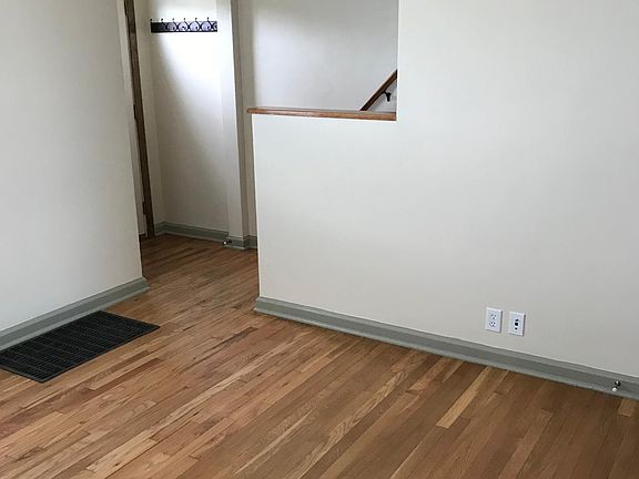 3rd image of 1302 Eastview Ave