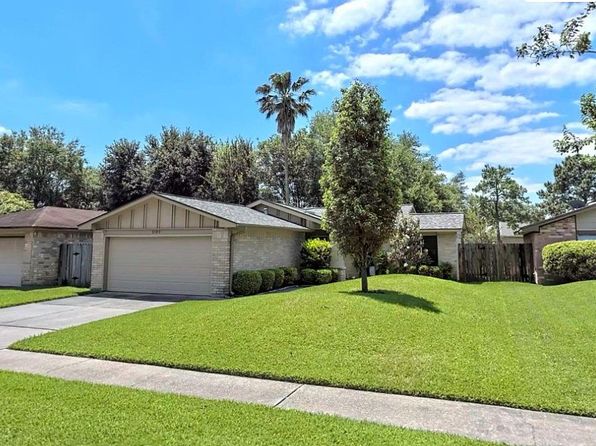 21027 Western Valley Dr