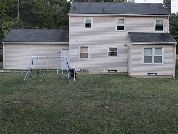 3rd image of 1529 Benjamin Ave NE