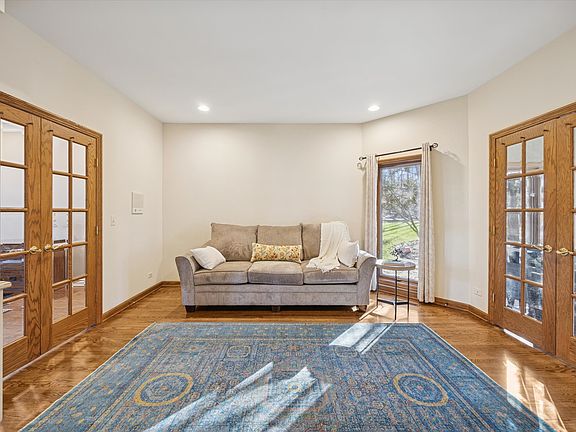 5th image of 8S230 Hampton Cir