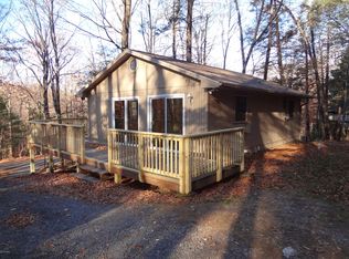 109 Cold Spring Ln, Greentown, PA 18426