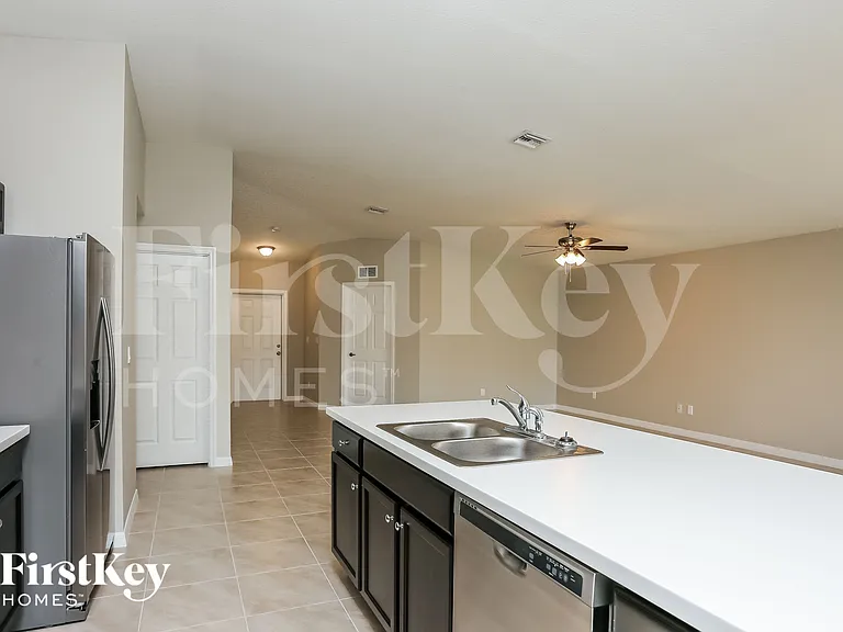 1298 SW Crost Ave — Photo 6