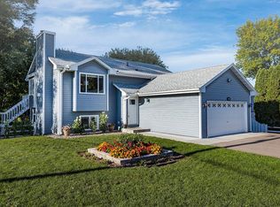 1030 Saddlebrook Trl, Chanhassen, MN 55317