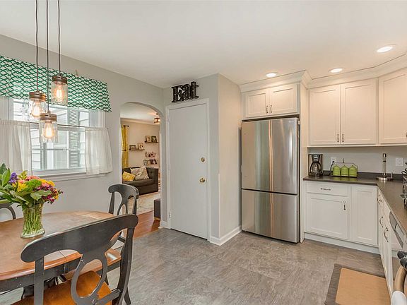 5th image of 495 Gillette Ave
