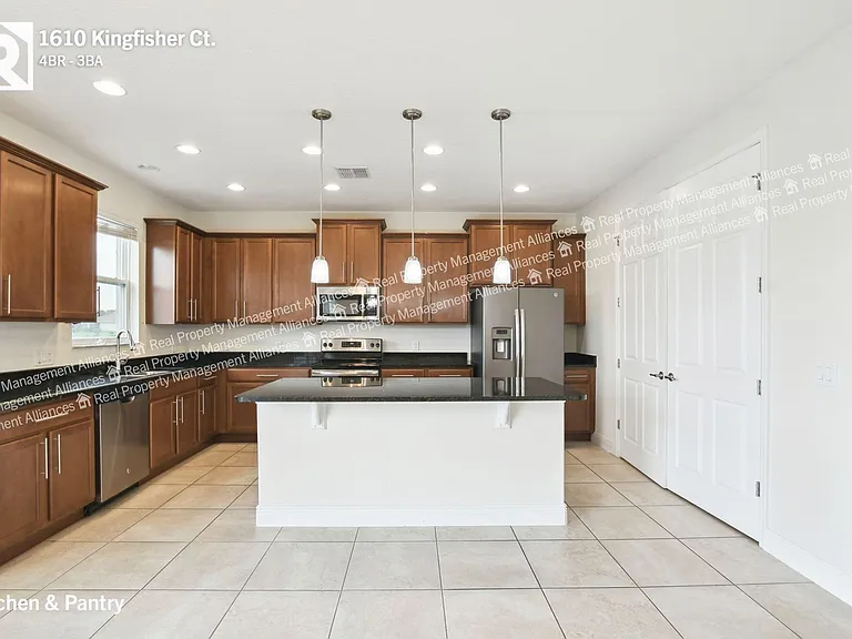 1610 Kingfisher Ct — Photo 5